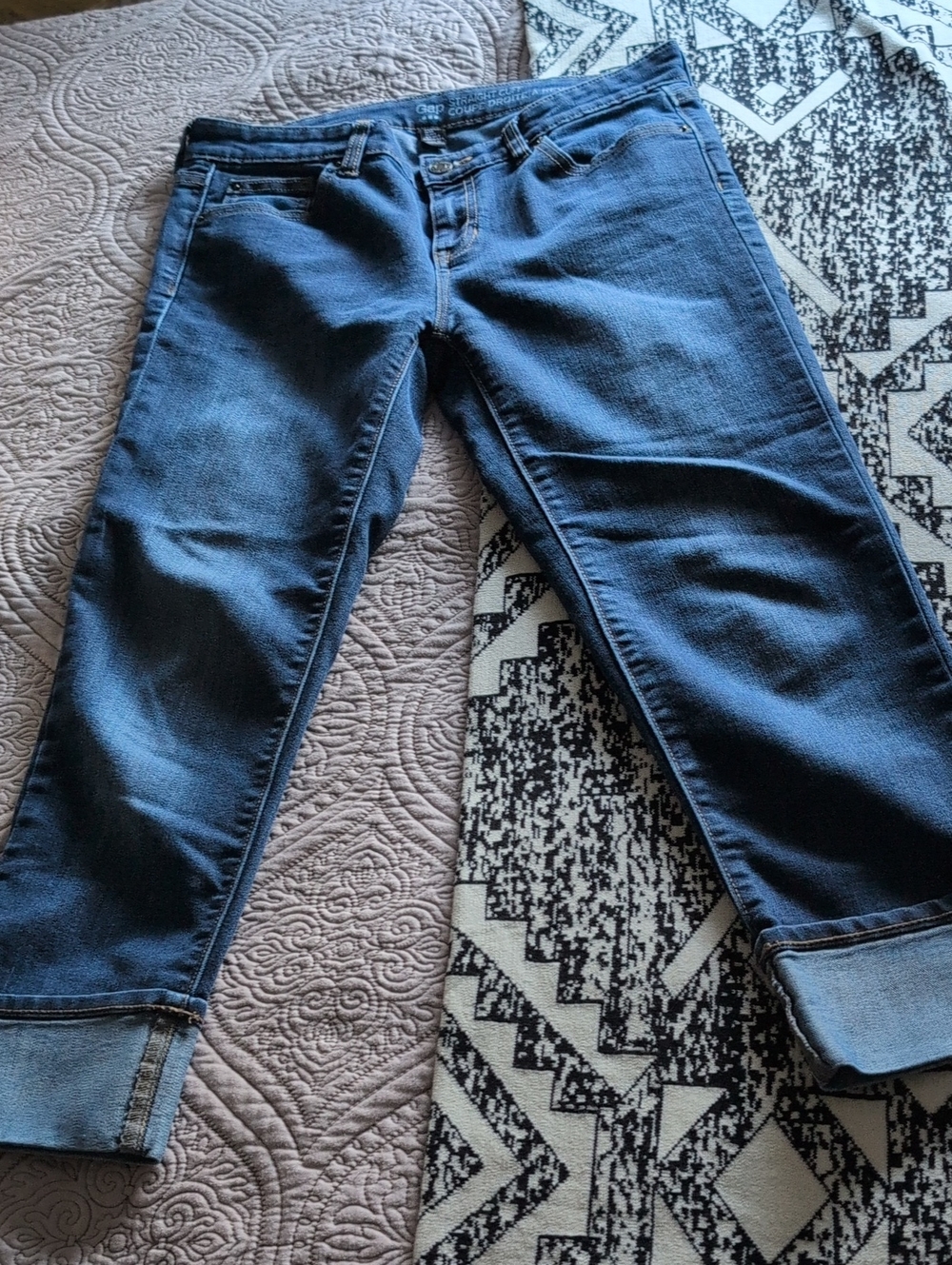 GAP Women's Straight Cuff Dark Blue Capri Jeans 4/27